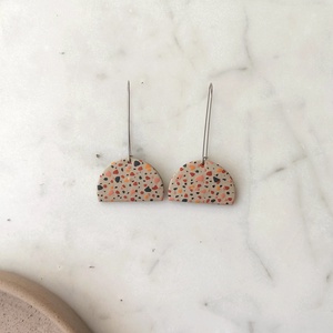 Terrazzo mintájú félkör fülbevaló, Ékszer, Fülbevaló, Lógó fülbevaló, Ékszerkészítés, Gyurma, MESKA