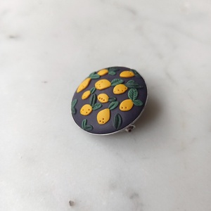 Citromos gyurma kitűző - ékszer - kitűző és bross - Meska.hu