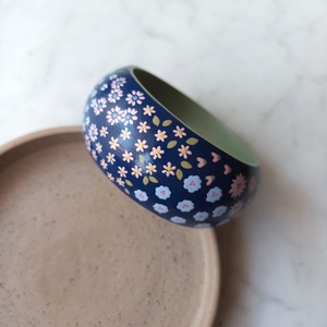 Virágos festett fa karkötő, Ékszer, Karkötő, Karperec, Festett tárgyak, MESKA