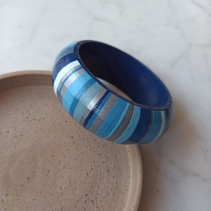 Csíkos festett fa karkötő - ékszer - karkötő - karperec - Meska.hu