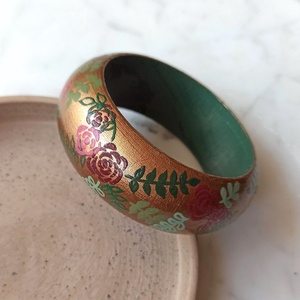 Rózsás festett fa karkötő, Ékszer, Karkötő, Karperec, Festett tárgyak, MESKA