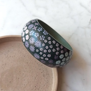 Virágos festett fa karkötő, Ékszer, Karkötő, Karperec, Festett tárgyak, MESKA