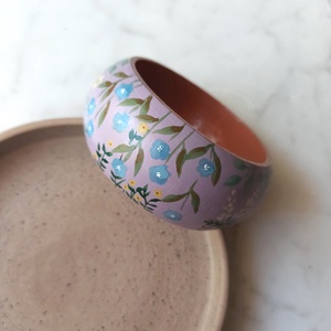 Virágos festett fa karkötő, Ékszer, Karkötő, Karperec, Festett tárgyak, MESKA