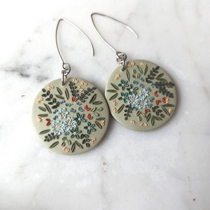 Virágos fülbevaló, Ékszer, Fülbevaló, Lógó fülbevaló, Ékszerkészítés, Gyurma, MESKA