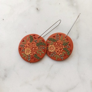 Virágos fülbevaló - ékszer - fülbevaló - lógó fülbevaló - Meska.hu