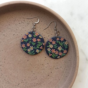 Virágos fülbevaló, Ékszer, Fülbevaló, Lógó fülbevaló, Ékszerkészítés, Gyurma, MESKA