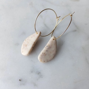 Csepp karika gyurma fülbevaló - ékszer - fülbevaló - karika fülbevaló - Meska.hu