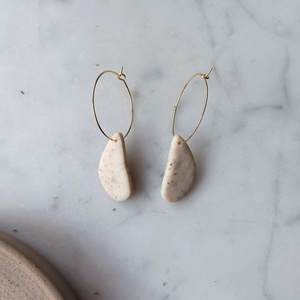 Csepp karika gyurma fülbevaló - ékszer - fülbevaló - karika fülbevaló - Meska.hu