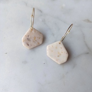 Szögletes gyurma fülbevaló - ékszer - fülbevaló - karika fülbevaló - Meska.hu