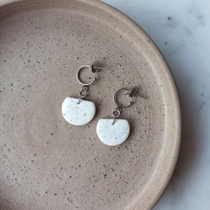 Félkör bedugós gyurma fülbevaló, Ékszer, Fülbevaló, Lógó fülbevaló, Ékszerkészítés, Gyurma, MESKA