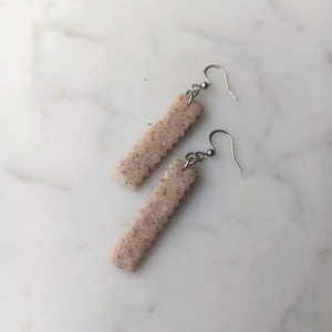 Cikkcakk gyurma fülbevaló - ékszer - fülbevaló - lógó fülbevaló - Meska.hu