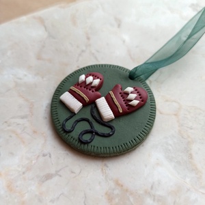 Gyurma karácsonyfadísz - kesztyű, Karácsony, Karácsonyi lakásdekoráció, Karácsonyfadíszek, Gyurma, MESKA