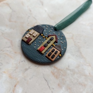 Gyurma karácsonyfadísz - téli házikók - karácsony - karácsonyi lakásdekoráció - karácsonyfadíszek - Meska.hu