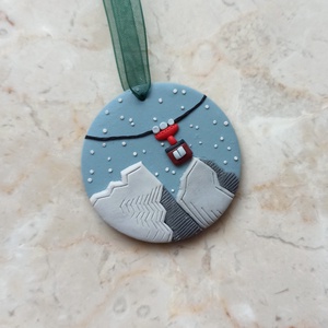 Gyurma karácsonyfadísz - sífelvonó, Karácsony, Karácsonyi lakásdekoráció, Karácsonyfadíszek, Gyurma, MESKA