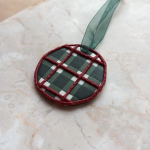 Gyurma karácsonyfadísz - kockás takaró - karácsony - karácsonyi lakásdekoráció - karácsonyfadíszek - Meska.hu