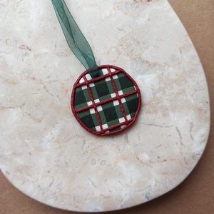 Gyurma karácsonyfadísz - kockás takaró - karácsony - karácsonyi lakásdekoráció - karácsonyfadíszek - Meska.hu