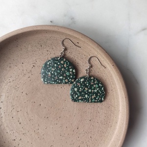 Terrazzo mintájú félkör fülbevaló, Ékszer, Fülbevaló, Lógó fülbevaló, Ékszerkészítés, Gyurma, MESKA