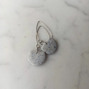 Félkör bedugós gyurma fülbevaló - ékszer - fülbevaló - lógó fülbevaló - Meska.hu