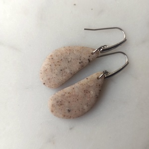 Csepp bedugós gyurma fülbevaló - ékszer - fülbevaló - lógó fülbevaló - Meska.hu