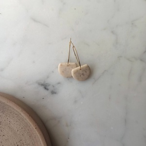 Félkör gyurma fülbevaló - ékszer - fülbevaló - lógó fülbevaló - Meska.hu