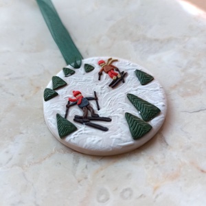 Gyurma karácsonyfadísz - sípálya - karácsony - karácsonyi lakásdekoráció - karácsonyfadíszek - Meska.hu