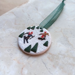 Gyurma karácsonyfadísz - sípálya - karácsony - karácsonyi lakásdekoráció - karácsonyfadíszek - Meska.hu