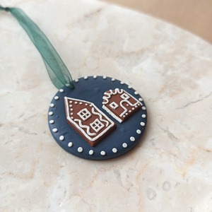 Gyurma karácsonyfadísz - mézeskalács ház - karácsony - karácsonyi lakásdekoráció - karácsonyfadíszek - Meska.hu