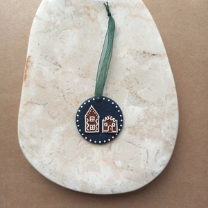 Gyurma karácsonyfadísz - mézeskalács ház - karácsony - karácsonyi lakásdekoráció - karácsonyfadíszek - Meska.hu