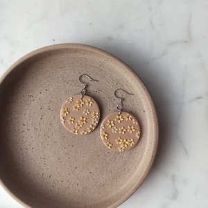 Virágos fülbevaló - ékszer - fülbevaló - lógó fülbevaló - Meska.hu