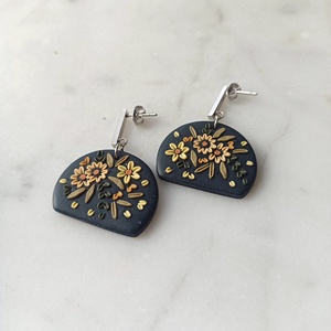 Virágos fülbevaló - ékszer - fülbevaló - lógó fülbevaló - Meska.hu