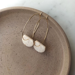 Félkör gyurma fülbevaló - ékszer - fülbevaló - lógó fülbevaló - Meska.hu