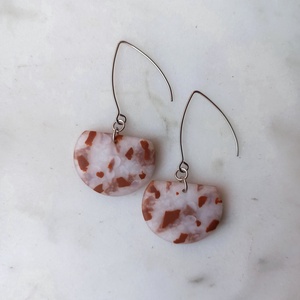 Félkör gyurma fülbevaló - ékszer - fülbevaló - lógó fülbevaló - Meska.hu