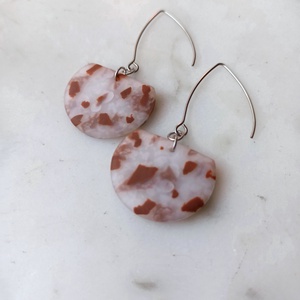 Félkör gyurma fülbevaló - ékszer - fülbevaló - lógó fülbevaló - Meska.hu