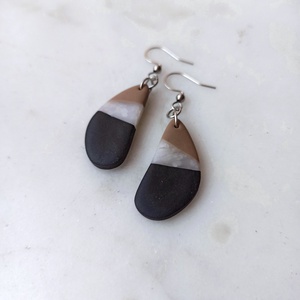 Csepp alakú gyurma fülbevaló - ékszer - fülbevaló - lógó fülbevaló - Meska.hu