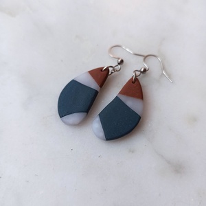 Csepp alakú gyurma fülbevaló - ékszer - fülbevaló - lógó fülbevaló - Meska.hu