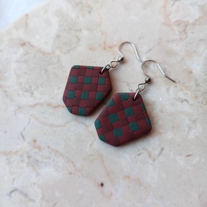 Kockás gyurma fülbevaló - ékszer - fülbevaló - lógó fülbevaló - Meska.hu