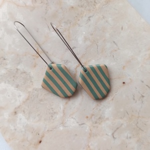 Csíkos gyurma fülbevaló - világoszöld és bézs, Ékszer, Fülbevaló, Lógó fülbevaló, Ékszerkészítés, Gyurma, MESKA