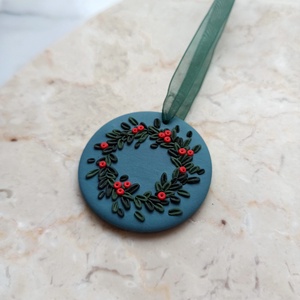 Gyurma karácsonyfadísz - koszorú - karácsony - karácsonyi lakásdekoráció - karácsonyfadíszek - Meska.hu