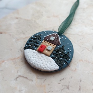 Gyurma karácsonyfadísz - erdei házikó - karácsony - karácsonyi lakásdekoráció - karácsonyfadíszek - Meska.hu