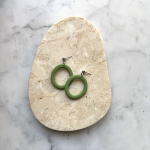 Ovális  bedugós fülbevaló - moha - ékszer - fülbevaló - lógó fülbevaló - Meska.hu