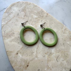 Ovális  bedugós fülbevaló - zöldalma - ékszer - fülbevaló - lógó fülbevaló - Meska.hu