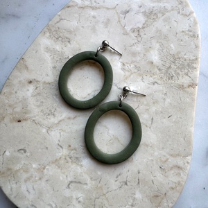 Ovális  bedugós fülbevaló - olíva - ékszer - fülbevaló - lógó fülbevaló - Meska.hu