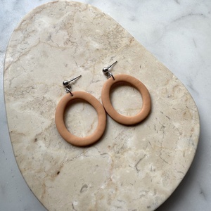 Ovális  bedugós fülbevaló - barack - ékszer - fülbevaló - lógó fülbevaló - Meska.hu