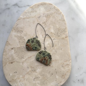 Virágos fülbevaló - ékszer - fülbevaló - lógó fülbevaló - Meska.hu