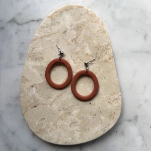 Ovális  bedugós fülbevaló - tégla - Meska.hu