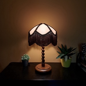 Barna/bézs vintage asztali lámpa csavaros fa talppal, Otthon & Életmód, Lámpa, Hangulatlámpa, , MESKA