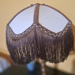 Barna/bézs vintage asztali lámpa csavaros fa talppal - otthon & életmód - lámpa - hangulatlámpa - Meska.hu