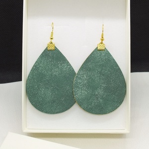 Zöld velúrbőr hatású fülbevaló, 7 cm - Meska.hu