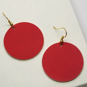 Piros kör fülbevaló, 3,5 cm - ékszer - fülbevaló - lógós kerek fülbevaló - Meska.hu