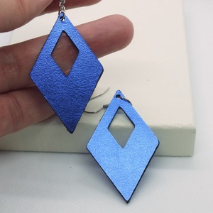 Bőr fülbevaló, kék metál 5 cm - esküvő - ékszer - fülbevaló - Meska.hu